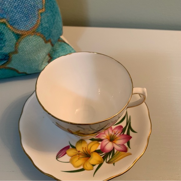 Vintage English Bone China Bittersweet Ridge Royal Vale Tea Cup and Sauc… - Picture 3 of 9